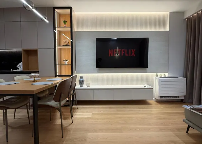 Sunhill Komuna Luxury ティラナ