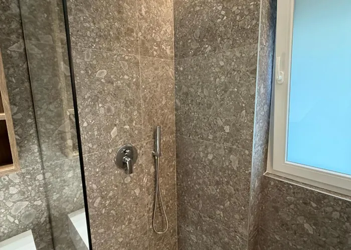 Sunhill Komuna Luxury * ティラナ